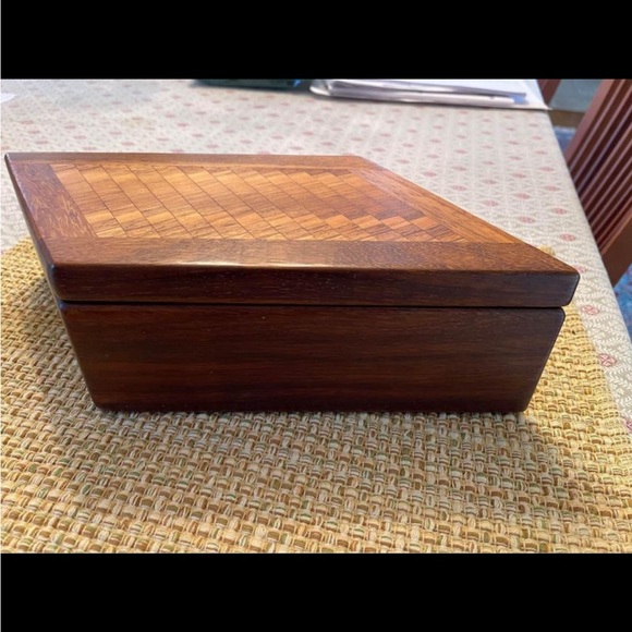 WILDWOOD handcrafted box in pristine - Picture 7 of 8